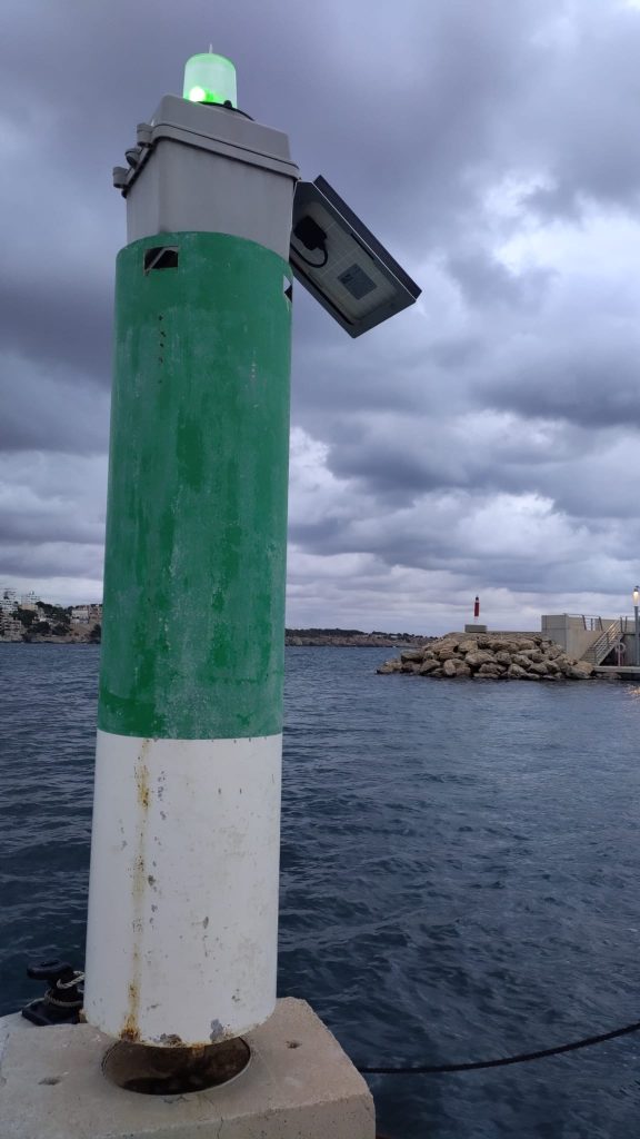 Faro de estribor en la bocana